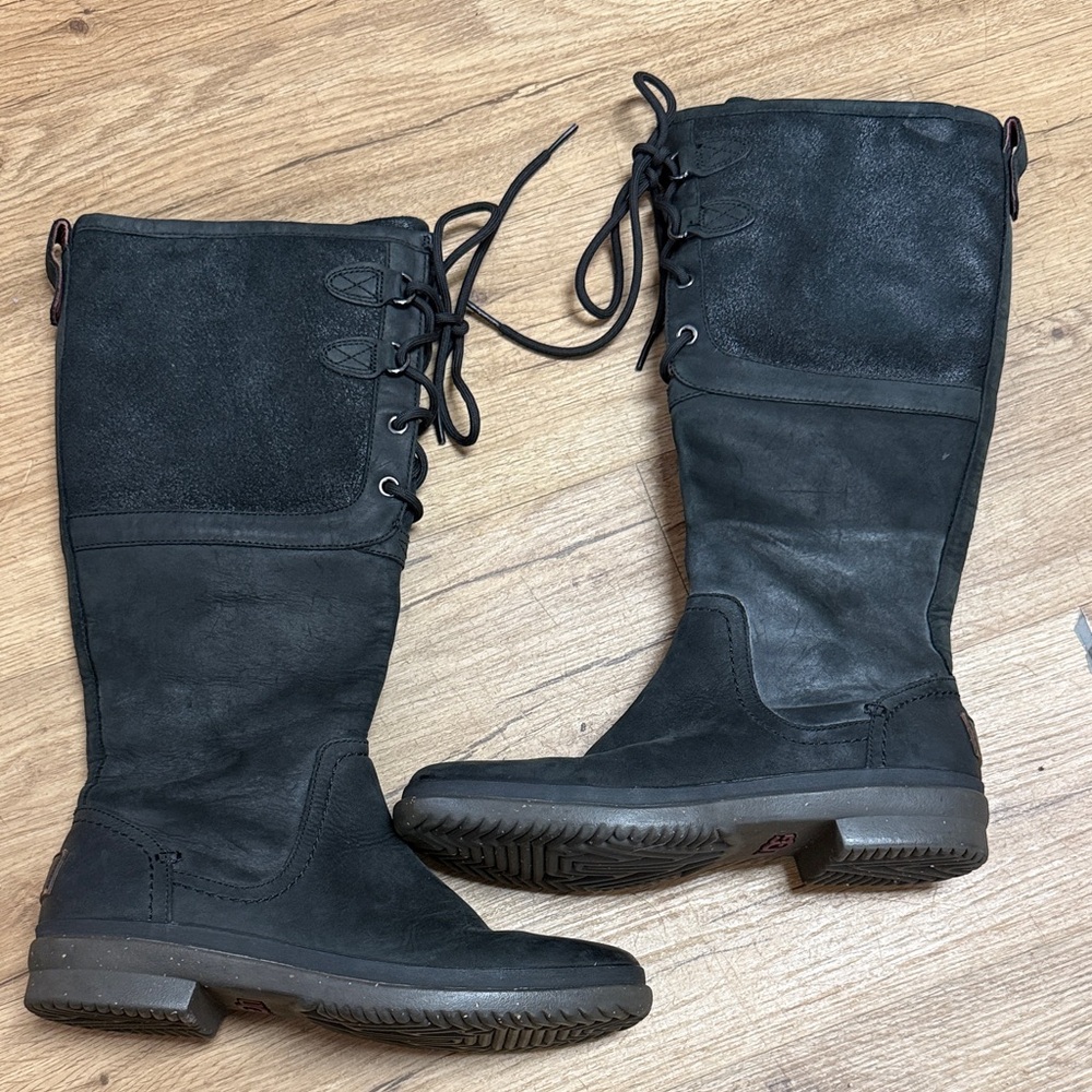 UGG Elsa NWOB Size 8, So stylish, BUT meant to keep you toasty!